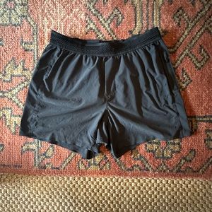 Black Ten Thousand Men’s Short